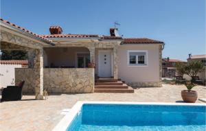 Bazén v ubytovaní Three-Bedroom Holiday Home Betiga With A Fireplace 02 alebo v jeho blízkosti + 23 fotografií