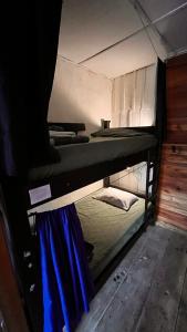 Llit o llits en una habitació de Parcerito's Hostel