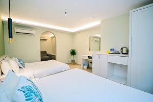 Postel nebo postele na pokoji v ubytování Kingston Hotel 1 - Bukit Bintang