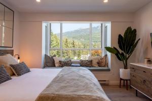 Fotografie z fotogalerie ubytování Location with Views - 2BDR Penthouse Whistler Village v destinaci Whistler