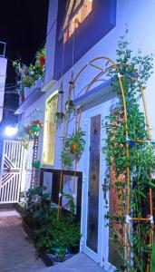 a blue building with potted plants in front of a door at Hoàng Nga 2 Homestay in Phan Thiet
