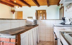 Kuchyň nebo kuchyňský kout v ubytování Nice Apartment In Lovran With Wifi