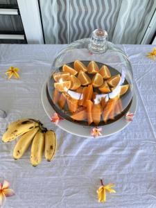 Makanan di atau berdekatan rumah tamu ini