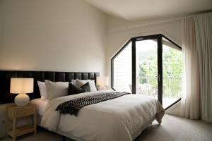 Ένα ή περισσότερα κρεβάτια σε δωμάτιο στο Apartment Two - Apartments on Gavan