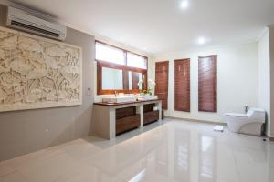 a bathroom with a sink and a toilet at Beach Front Hotel Danau Tamblingan St Sanur Bali in Sanur