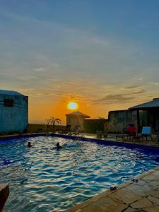 A piscina localizada em Pousada Serra de São Thomé ou nos arredores