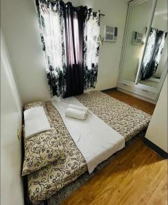 En eller flere senge i et værelse på Calapan Transient House Xevera + 1 billede