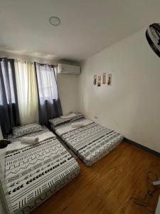 En eller flere senge i et værelse på Calapan Transient House Xevera