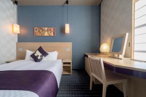 Ένα ή περισσότερα κρεβάτια σε δωμάτιο στο Hotel Vista Premio Kyoto Kawaramachi St