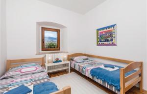Posteľ alebo postele v izbe v ubytovaní 2 Bedroom Nice Home In Matulji