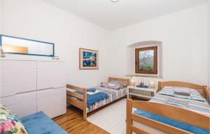 Posteľ alebo postele v izbe v ubytovaní 2 Bedroom Nice Home In Matulji