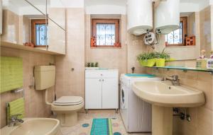 Kúpeľňa v ubytovaní 2 Bedroom Nice Home In Matulji