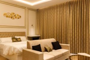 Ένα ή περισσότερα κρεβάτια σε δωμάτιο στο Leela residence studio apartment near Manyata tech park and airport