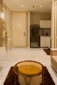 Η κουζίνα ή μικρή κουζίνα στο Leela residence studio apartment near Manyata tech park and airport