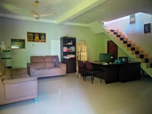 Ruang duduk di Mila Rest Garden