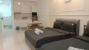 Η κουζίνα ή μικρή κουζίνα στο Chambers Residence by Gloria Homes