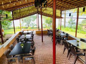 Restaurace v ubytování Lakeview Resort Lavasa