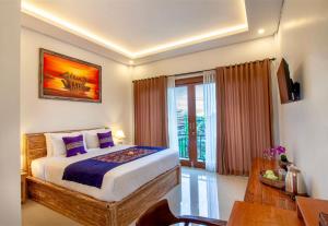 Postel nebo postele na pokoji v ubytování Junna House Ubud by Prasi