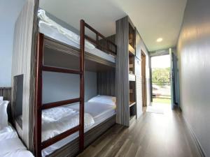 Postel nebo postele na pokoji v ubytování Boxinn The Kontena Home