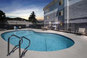 Πισίνα στο ή κοντά στο Comfort Inn Yreka I-5