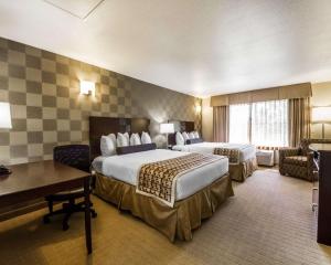 a hotel room with two beds and a desk at Hotel Med Park, an Ascend Collection Hotel in Sacramento +43 photos