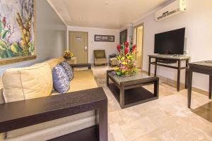 TV a/nebo společenská místnost v ubytování Grand Hotel Guayaquil, Ascend Hotel Collection