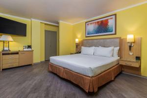 Postel nebo postele na pokoji v ubytování Grand Hotel Guayaquil, Ascend Hotel Collection