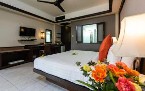Postel nebo postele na pokoji v ubytování Nang Thong Bay Resort