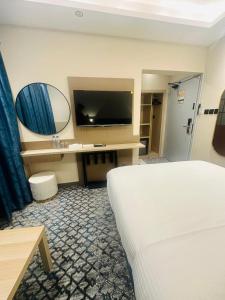 TV a/nebo společenská místnost v ubytování Sky View Hotel