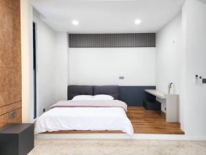 Ένα ή περισσότερα κρεβάτια σε δωμάτιο στο 花石间精品民宿 - Exquisite EcoVille by Cowidea