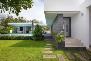 Κήπος έξω από το Ultra-Modern Tropical Pool Villa