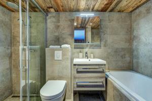 Ένα μπάνιο στο Chalet d'Arbi +17 φωτογραφίες