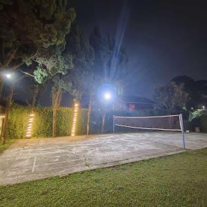 Tenis a/nebo squash v ubytování New Haika Villa Puncak nebo okolí