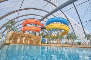 Πισίνα στο ή κοντά στο Oasis апартаменты с видом на парк, возле Хан-Шатыра и медицинского центра