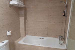 Hotel Faranda Marsol Candas, Ascend Hotel Collection的一间浴室