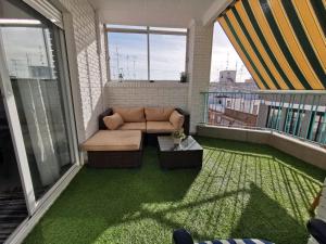 Posezení v ubytování Ático con Terraza en Centro Elche
