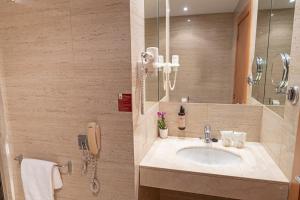 Hotel Faranda Marsol Candas, Ascend Hotel Collection的一间浴室