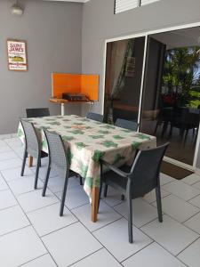 Zona d'estar a Ti Repos Martinique - maison avec Spa