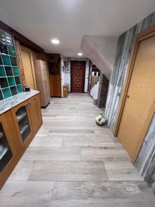 A kitchen or kitchenette at Casa turística ''Los chaleco'' en Lumbreras con terraza privada.