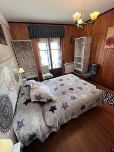 A bed or beds in a room at Casa turística ''Los chaleco'' en Lumbreras con terraza privada.