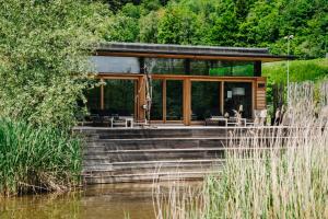 Fotografie z fotogalerie ubytování Seechalet - Traumunterkunft direkt am See v destinaci Annenheim