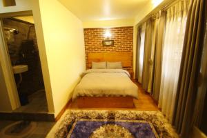 Katil atau katil-katil dalam bilik di Lumwoh Guest House
