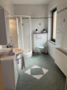 Ένα μπάνιο στο Ferienwohnung Ritter