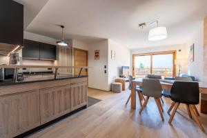 Η κουζίνα ή μικρή κουζίνα στο Les Cristaux Blancs - Station de ski à pied