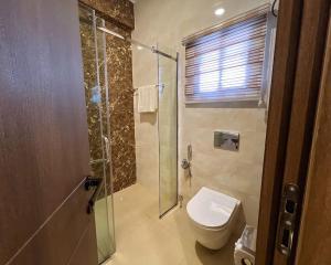 Koupelna v ubytování a3 nes luxury apartment