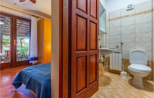 Koupelna v ubytování Two-Bedroom Apartment In Medulin