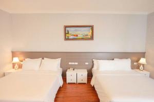 Postel nebo postele na pokoji v ubytování Hotel Du Lys
