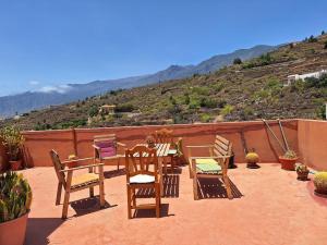 A general mountain view or a mountain view taken from the homestay