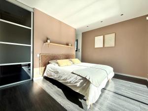 a bedroom with a large bed and a television at Jolie villa avec piscine classée 4 étoiles in Mios +7 photos
