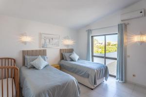 a bedroom with two beds and a window with a view at Carosim - Quiet location, close to beach, private in Poço Partido +28 photos